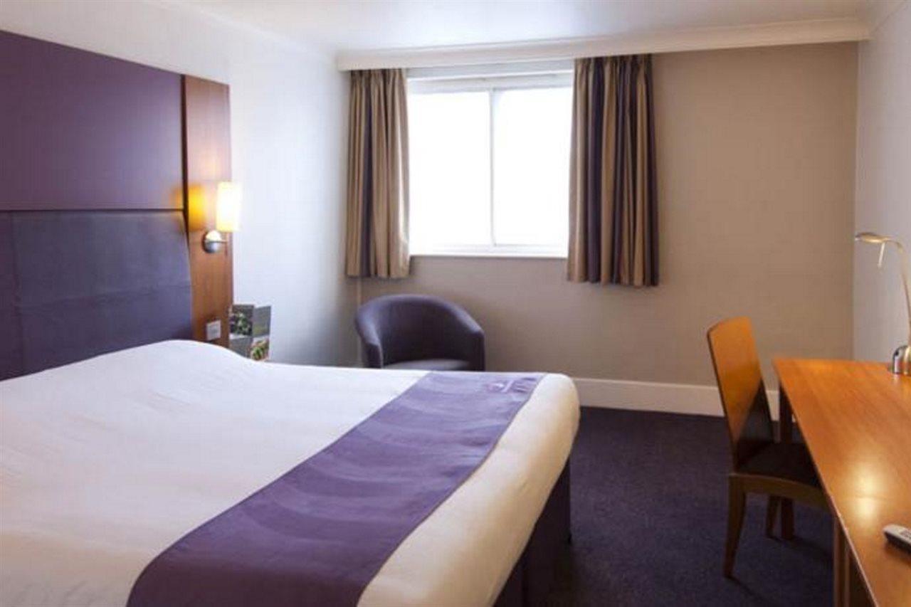 Premier Inn Belfast Titanic Quarter Екстер'єр фото
